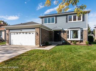 878 Cass Ln, Elk Grove Village, IL 60007