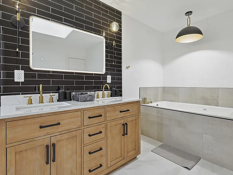 2420 Vista Glen Ln — Photo 30