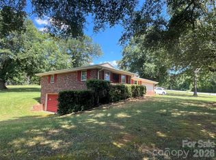 649 Pine St, Forest City, NC 28043