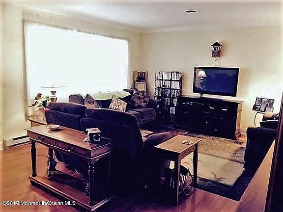 5th image of 45 Buckingham Dr