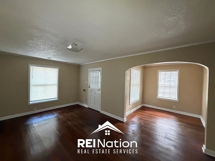 3 bed, 1.0 bath, 1602 sqft, $1,345 — Photo 4