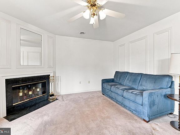 5th image of 102 Heather Ln