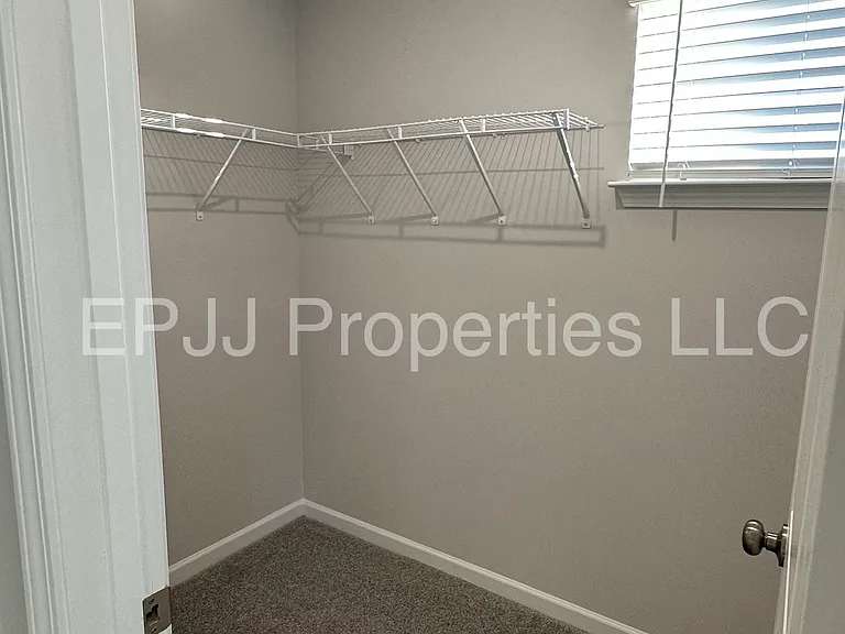 141 Randwick Ln — Photo 9