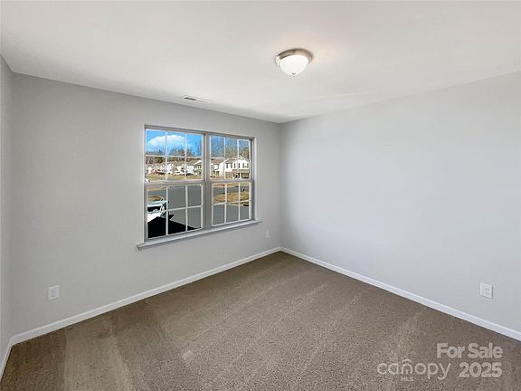 5th image of 430 Osborn St