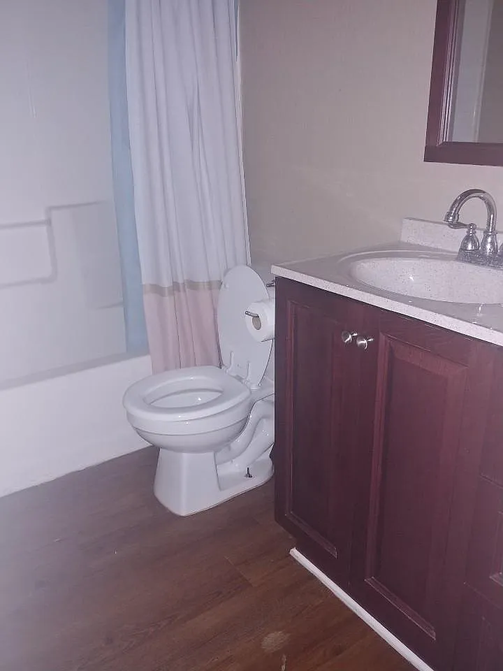 4 bed, 1960 sqft, $1,700 — Photo 1