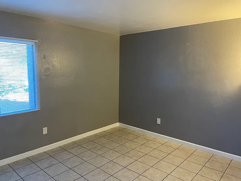 602 E Townley Ave — Photo 8