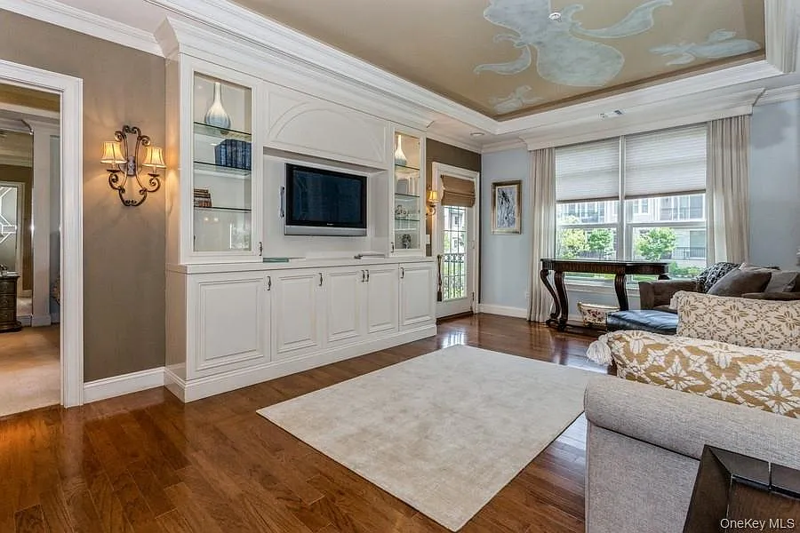 1105 Roosevelt Way