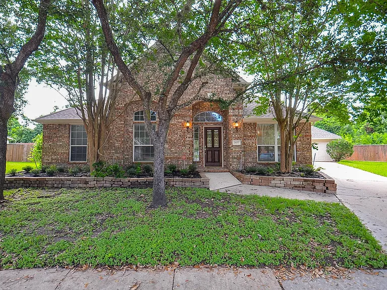 2607 Grand Plantation Ct — Photo 1