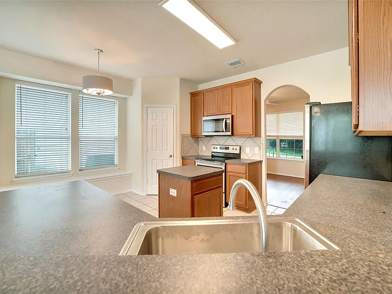 121 Park Ln — Photo 12