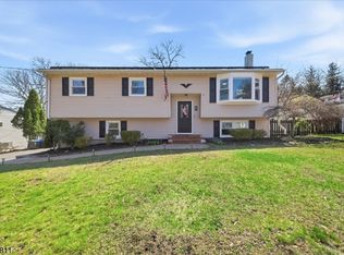 38 Holiday Dr, Hopatcong, NJ