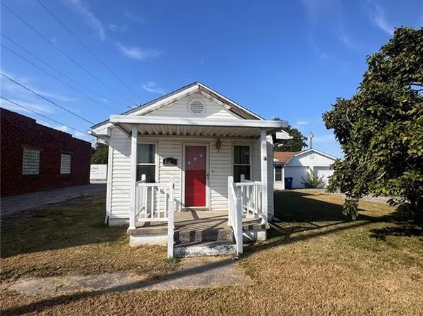 107 E Moro Dr, Moro, IL 62067