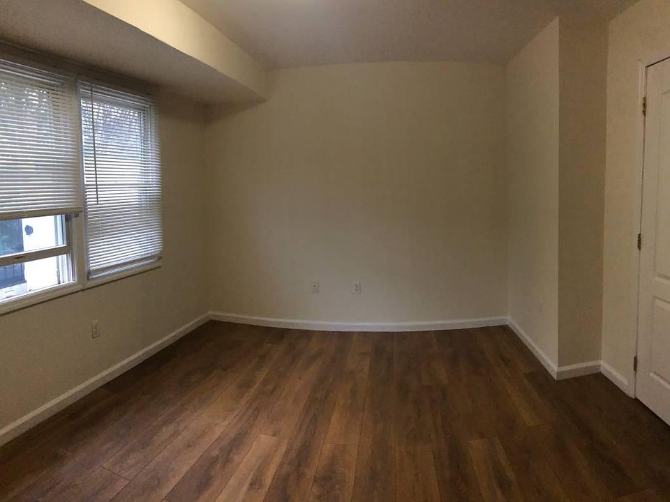 2nd image of 98 Steuben St