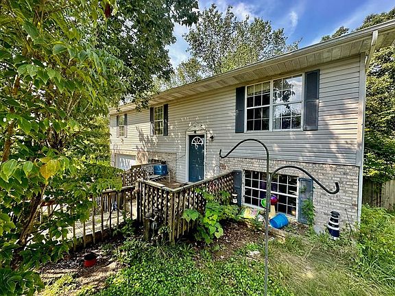 2nd image of 902 Cypress Ln