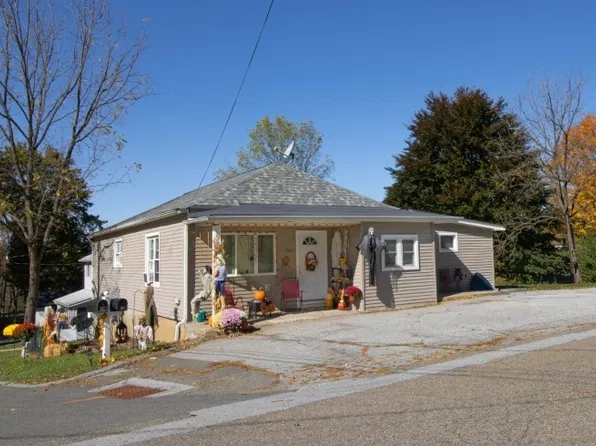 22 King Cole Rd, Hamburg Boro, NJ 07419