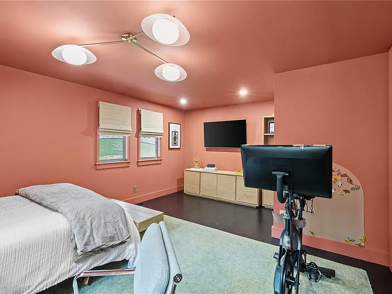 3252 W Roxboro Rd NE — Photo 43