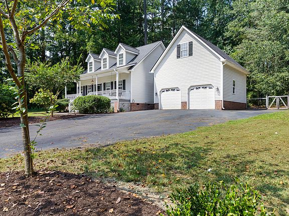 4th image of 205 Adams Ct