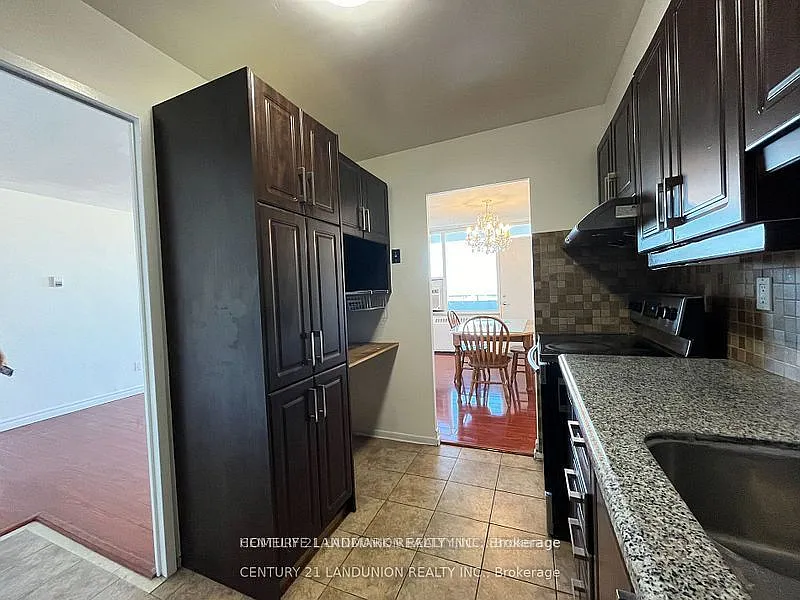 10 Parkway Forest Dr — Photo 4