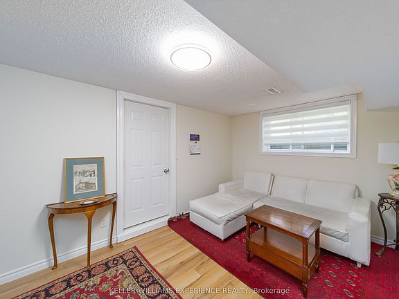 2nd image of 98 Cundles Rd E #Lvl
