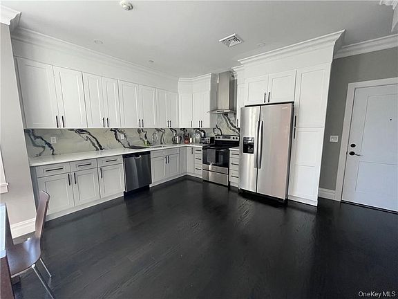 4th image of 308 Battle Ave #3
