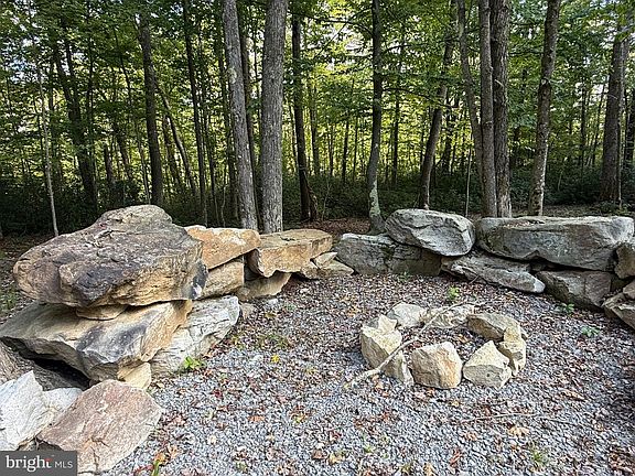 4th image of 793 Fox Tail Rd