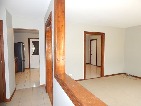 3rd image of 4250 Woodlake Dr
