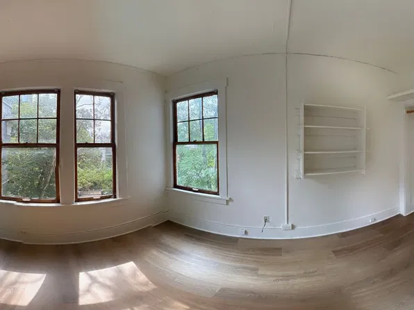 Clayton Place, 1110 E John St #7, Seattle, WA 98102