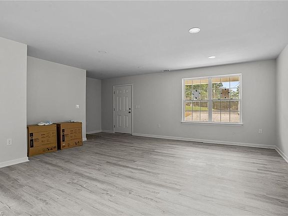5th image of 2909 Ingleside Ave