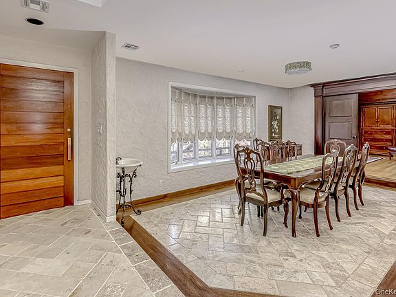 5th image of 4 Hilltop Place