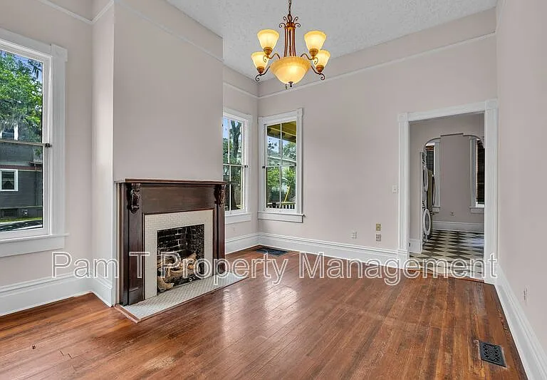 201 W 37th St #MAIN HOUSE — Photo 10