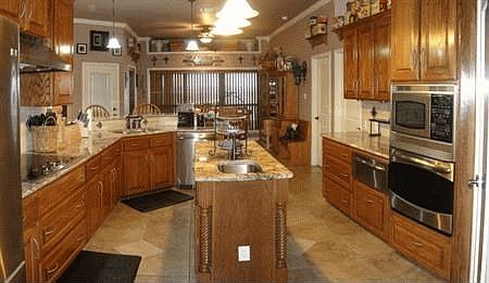 5th image of 1426 Gomer Ln