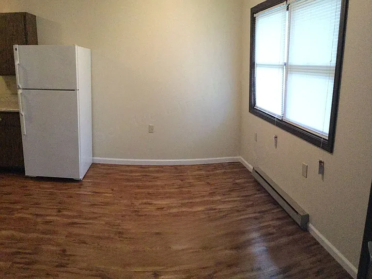 211 J St — Photo 7