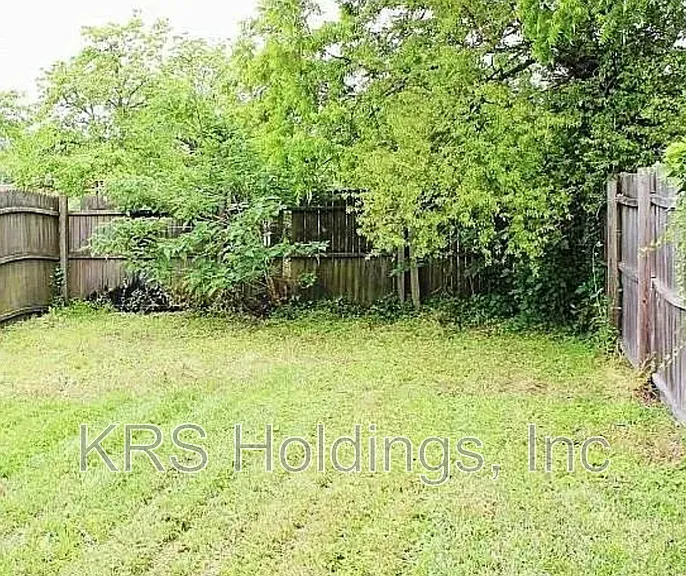 1130 Commerce Ave — Photo 8