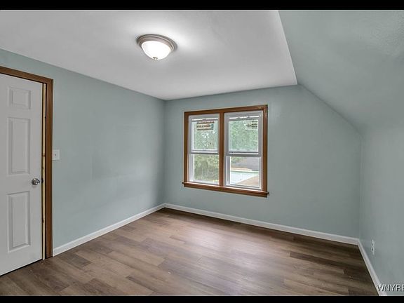 4th image of 250 Gold St #2