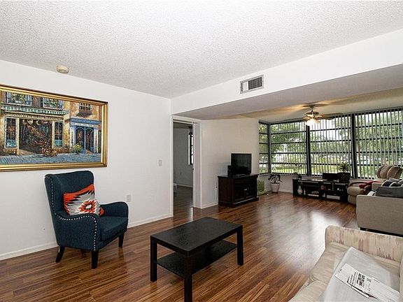 5th image of 1717 Whitehall Drive #203