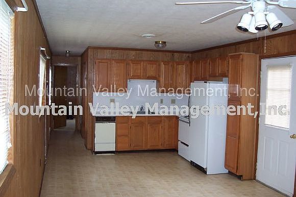 2nd image of 2915 Hidden Oaks Ln