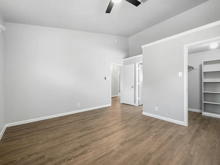 3412 Speedway #B — Photo 32