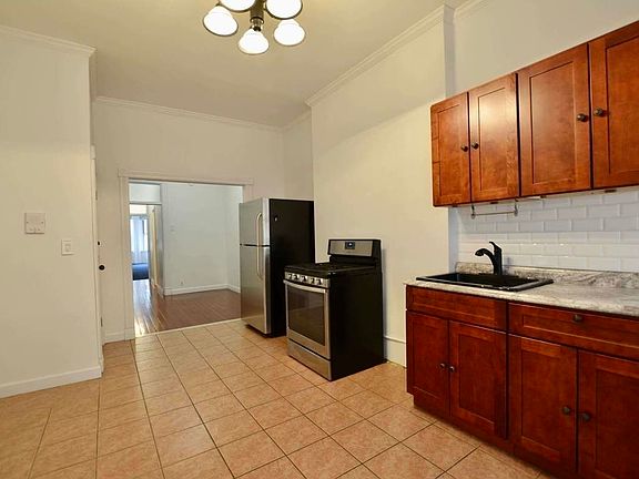 4th image of 5-46 51st Ave #1R