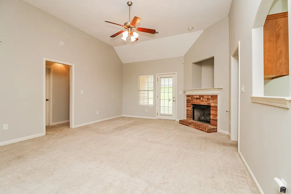 3 bed, 2.0 bath, 1787 sqft, $1,905 — Photo 4