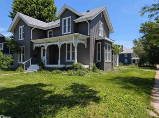 904 East St, Grinnell, IA 50112