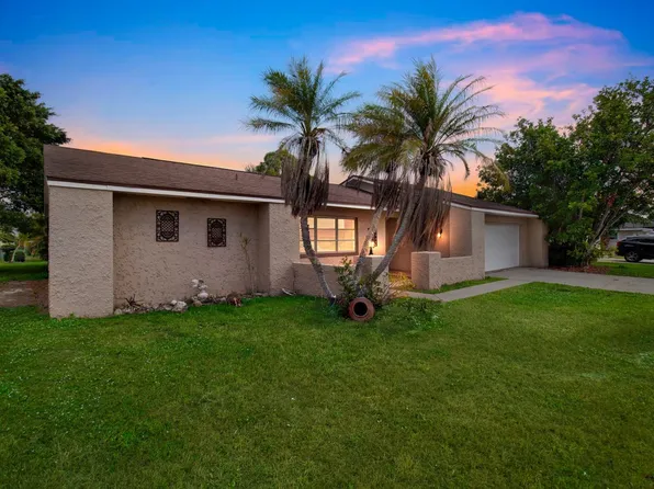 1913 Viscaya Pkwy, Cape Coral, FL 33990