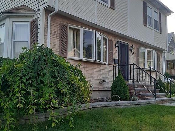 3rd image of 181 Centre St