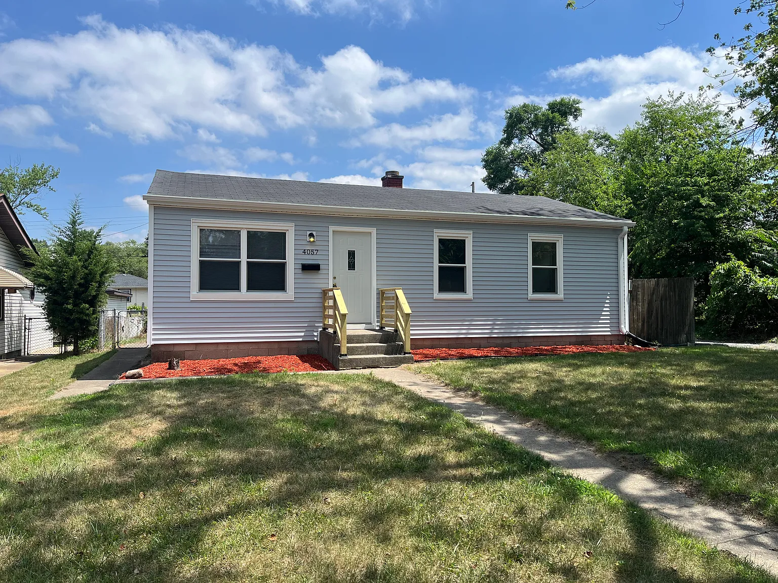 3 bed, 1500 sqft, $1,500 — Photo 2