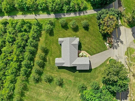 3rd image of 291 Pearl Hill Rd