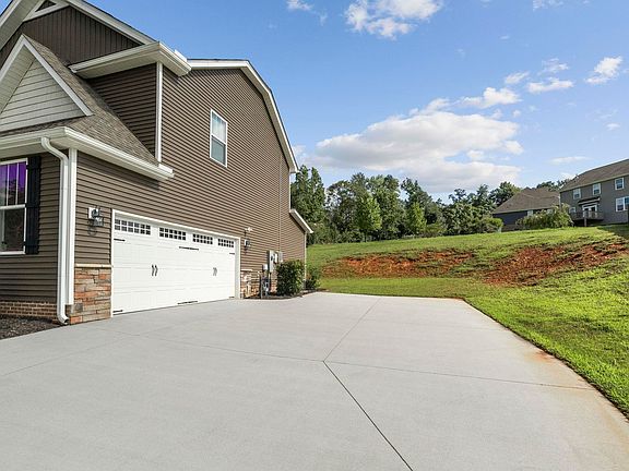 3rd image of 408 Saylor Way