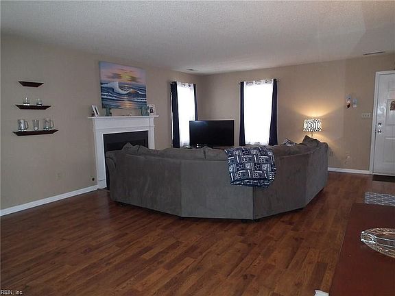 4th image of 5500 Island Ct