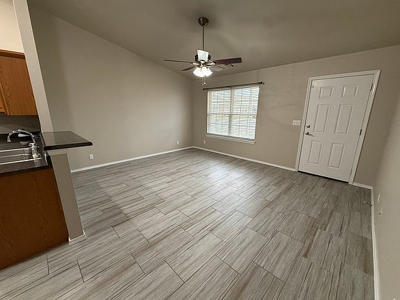 3rd image of 92 W Fairlane Pl