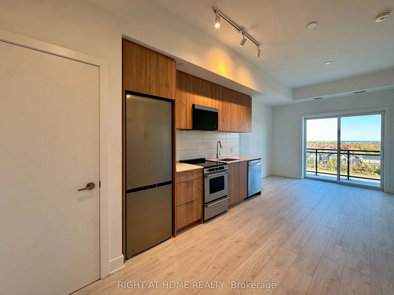 1 bed, $2,000 — Photo 4