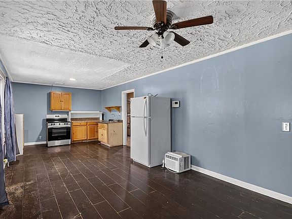 4th image of 2321 Pine Circle Dr