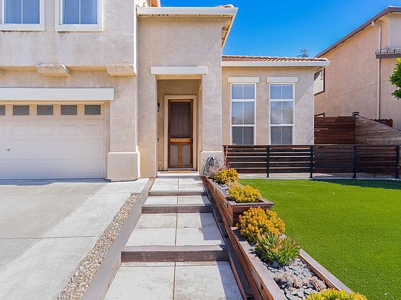 3rd image of 1950 Hummingbird Drive