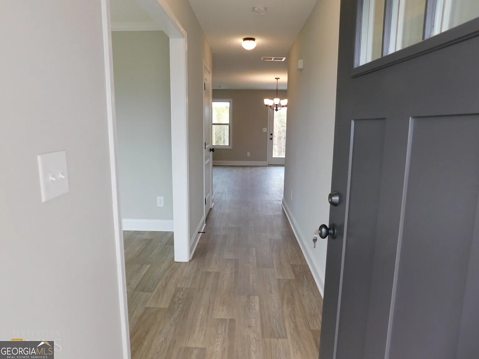 4 bed, 2.5 bath, 2306 sqft, $2,350 — Photo 3